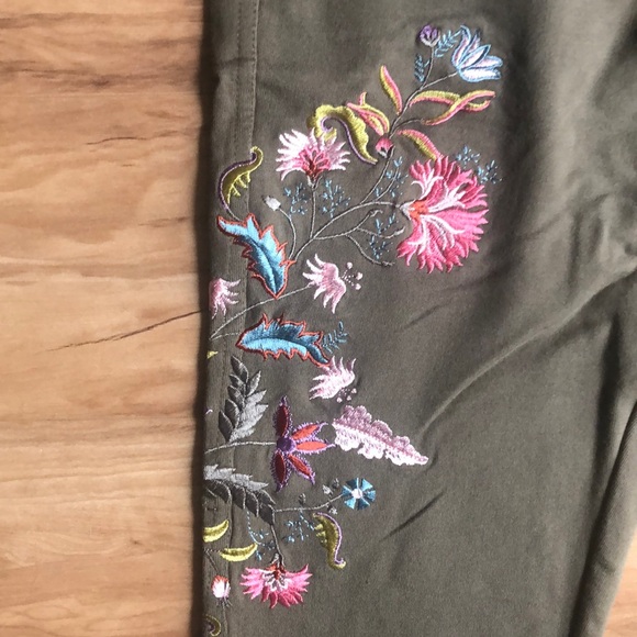 Matilda Jane floral embroidered woman’s leggings - Picture 5 of 8